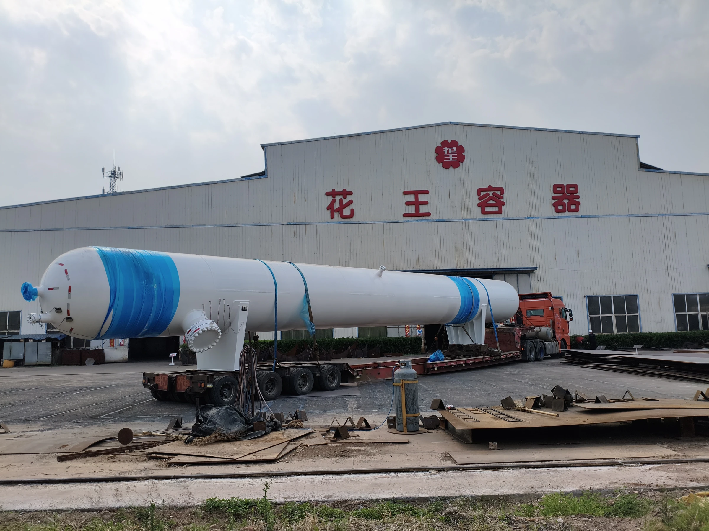 独立卧式压力容器制造实景,用于中性过程容器能力展示